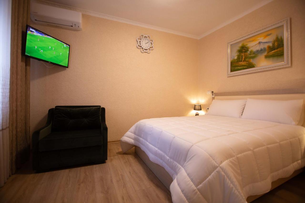Vila Lika Hotel Korce Exterior photo