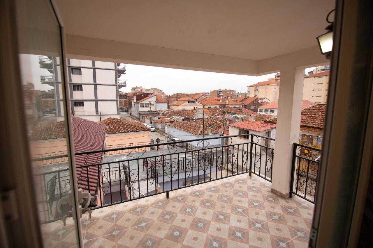 Vila Lika Hotel Korce Exterior photo