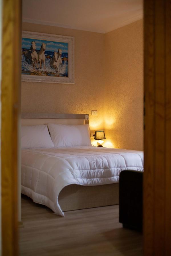 Vila Lika Hotel Korce Exterior photo