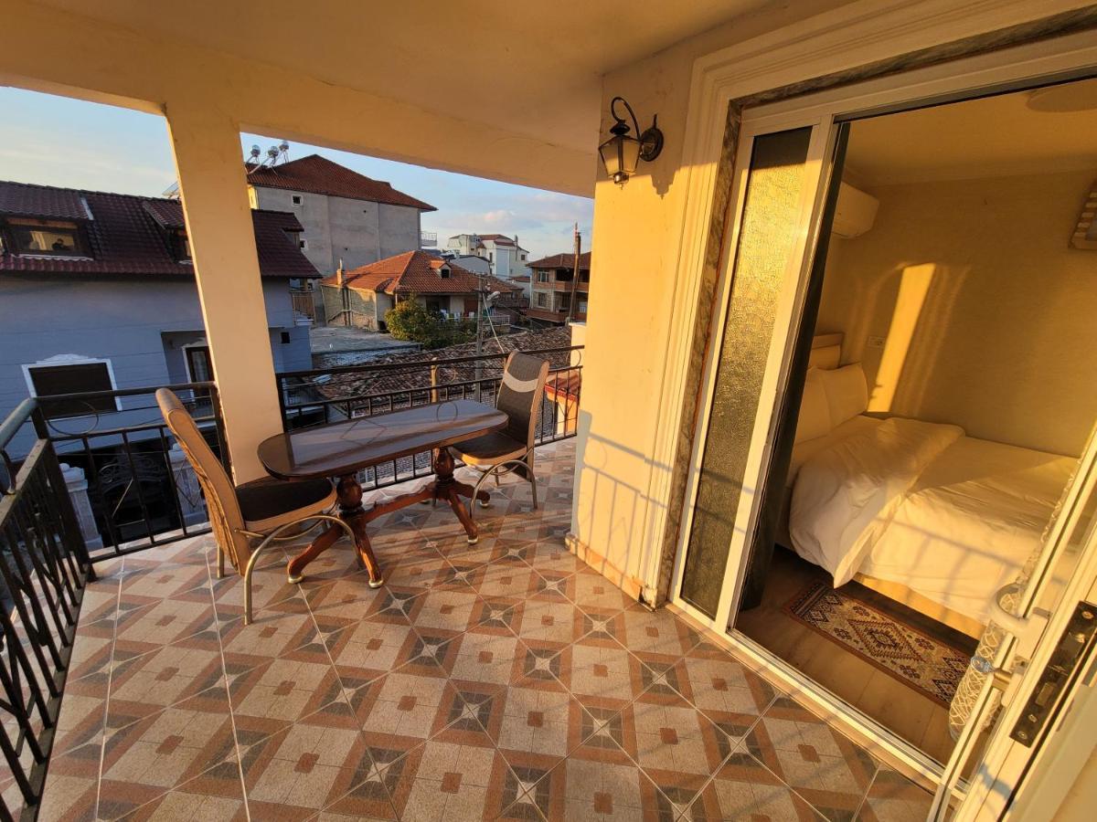 Vila Lika Hotel Korce Exterior photo
